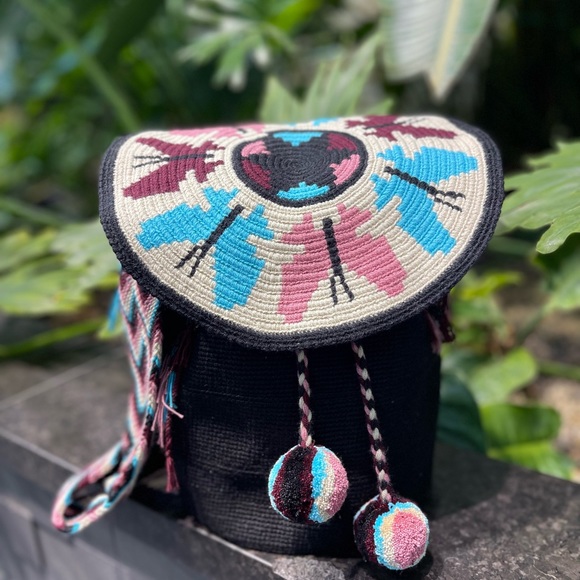 Traditional wayuu crossbody bags with cap - Picture 2 of 3